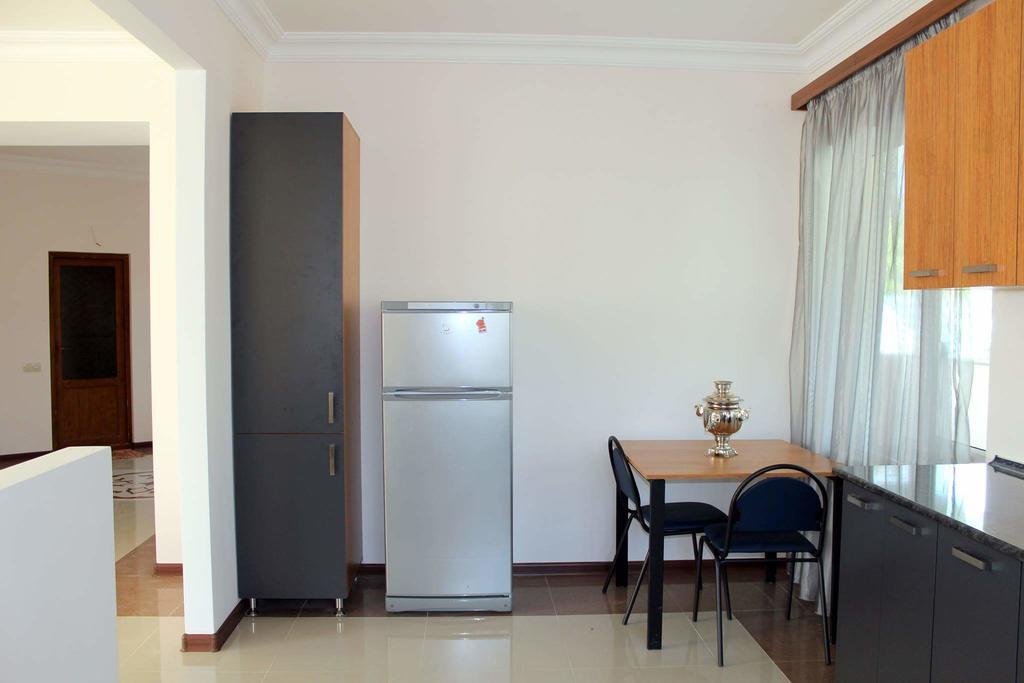 Family&Friends Guest house Dilidschan Exterior foto